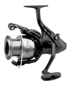 Okuma AK 4000 Baitfeeder Spinning Fishing Reel With Spare Graphite Spool